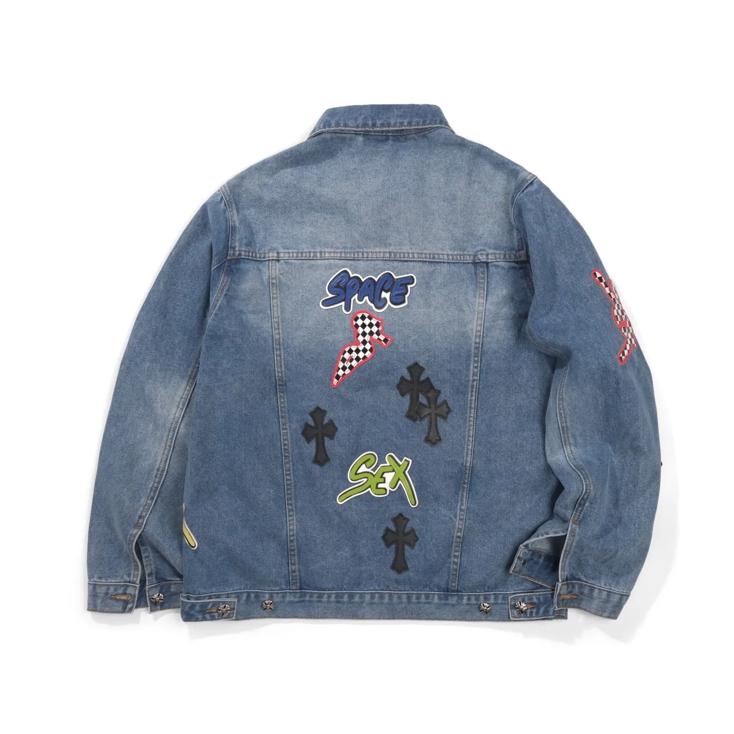 P350 ChromeHearts/Cro Hearts Cartoon Letter Chapter Cross Piece Leather Denim Jacket If you are obsessed with ChromeHearts, you can check it out. The same style for celebrities. Chrome Hearts is a very representative shirt jacket. The upper body of both men and women is really amazing, and it is also the same style as Yu Shuxin Angelababy! Recommended loose style for girls, super sweet! As soon as you go out, you will turn heads‼ ️This jacket is really eye-catching (the same style of pants is available) Color: light blue Size: S M L XL